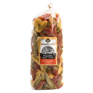 Andritsena Papardeles mit Spinat und Tomate
